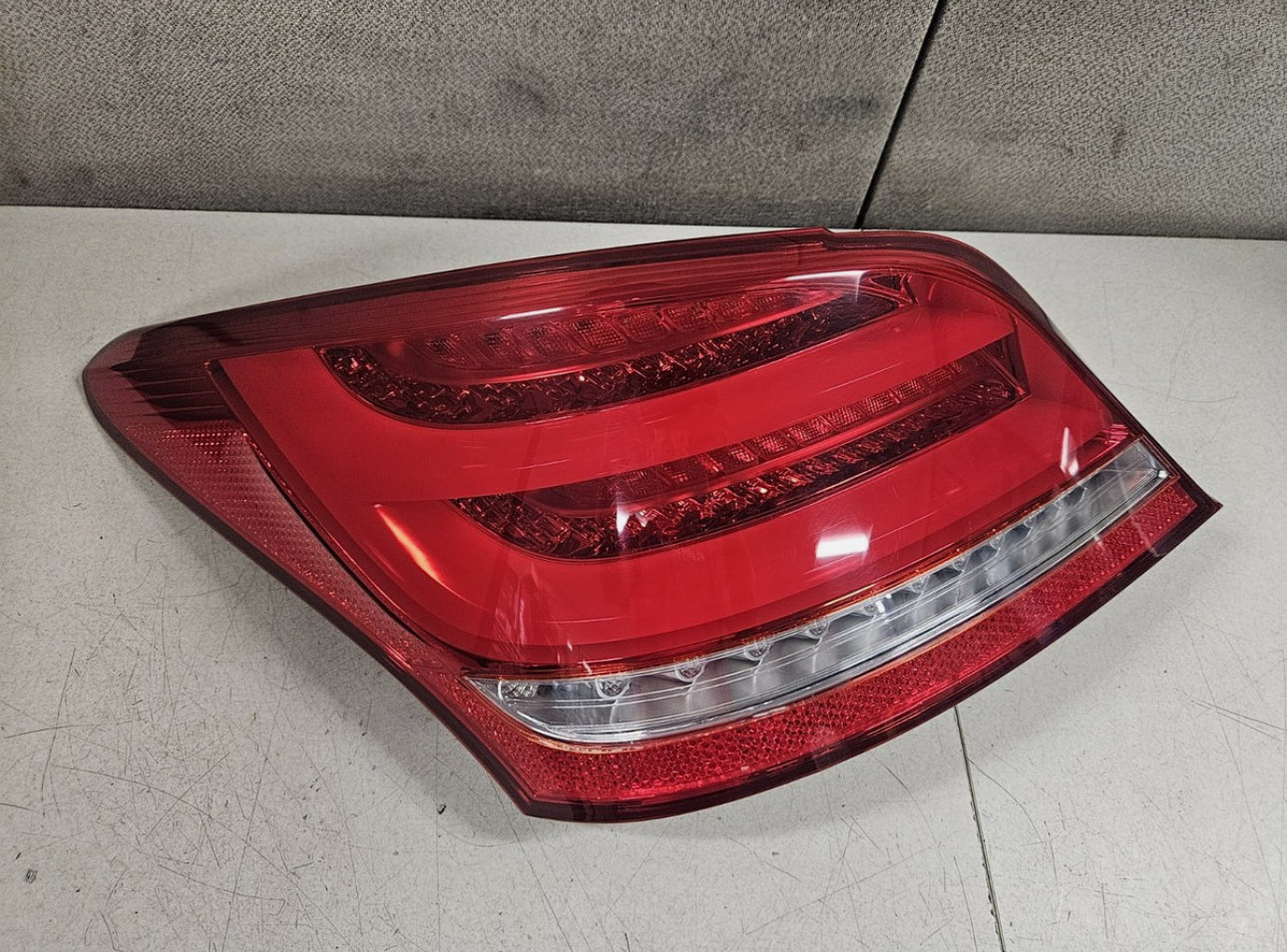 2014-2016 Hyundai Equus Left Driver LED Tail Light Lamp Assembly OEM 92401-3N510
