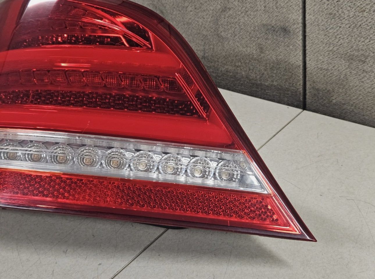 2014-2016 Hyundai Equus Left Driver LED Tail Light Lamp Assembly OEM 92401-3N510